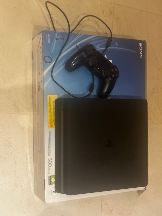 Console PS4 Nera 500GB + Controller