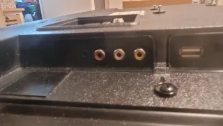 Lote Televisión 40" + soporte pared