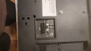 Lote Televisión 40" + soporte pared