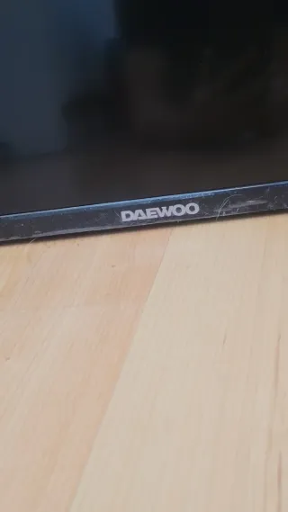 Lote Televisión 40" + soporte pared