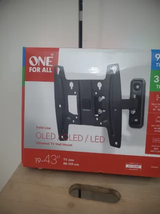 Lote Televisión 40" + soporte pared