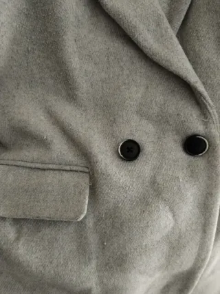 Abrigo gris doble botonadura