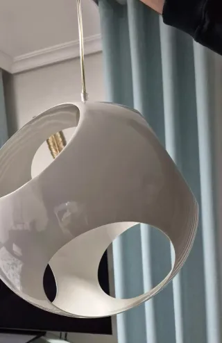 Lámpara colgante juvenil blanca y plateada