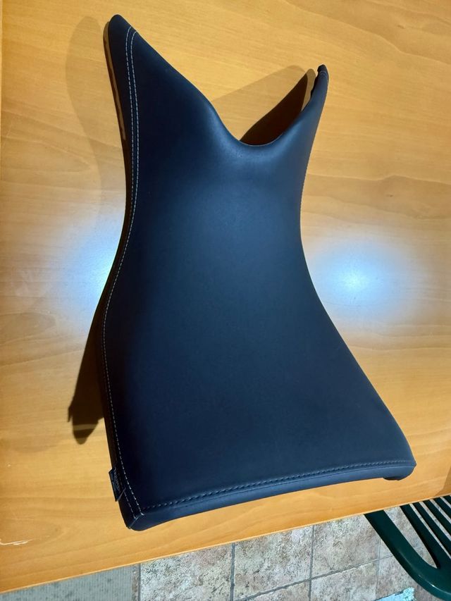 Asiento Moto Triumph 3D Mesh Bajo Conductor