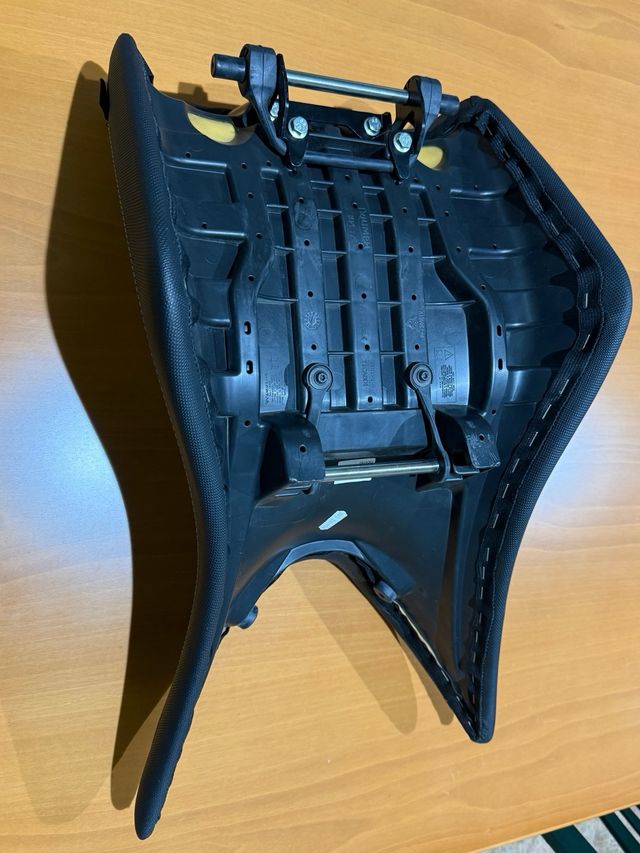 Asiento Moto Triumph 3D Mesh Bajo Conductor