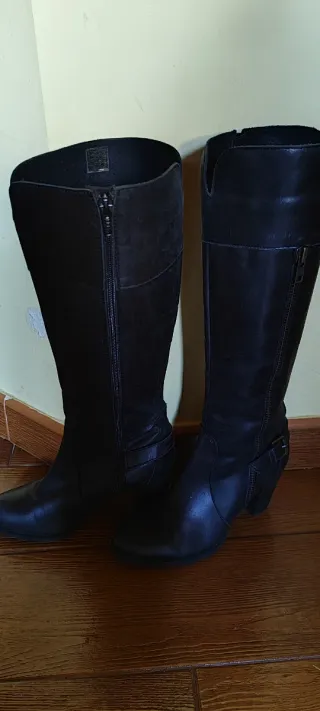 Botas altas de piel negras