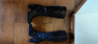 Botas altas de piel negras