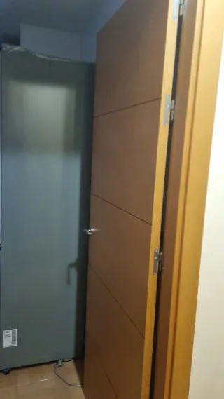 Puerta de madera moderna