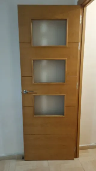 Puerta de madera moderna
