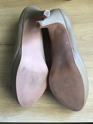 Zapatos de tacón beige talla 37