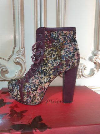 Botas de tacón con estampado floral