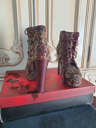 Botas de tacón con estampado floral