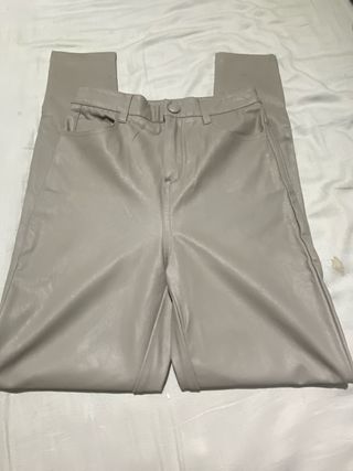 Pantalón de cuero beige