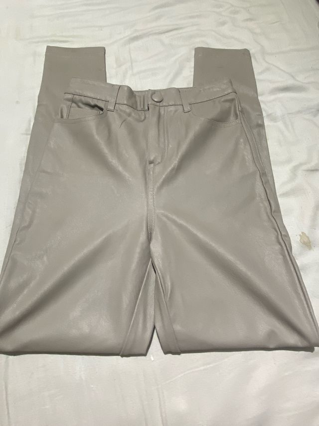Pantalón de cuero beige