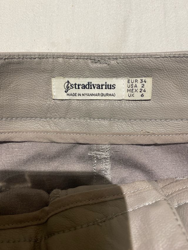 Pantalón de cuero beige