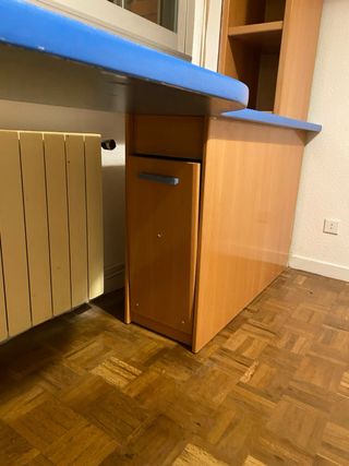 GRATIS. Conjunto escritorio y armario madera