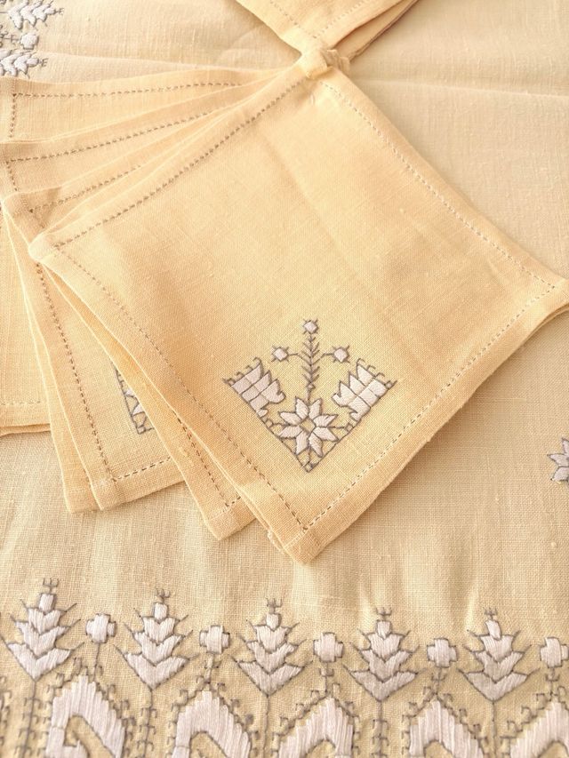Mantel de hilo bordado Lagartera
