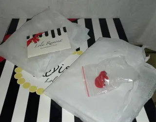 Scarpe rosse con tacco e cinturino