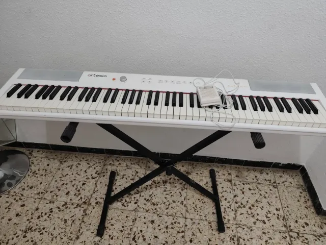 Piano Artesia 88 teclas