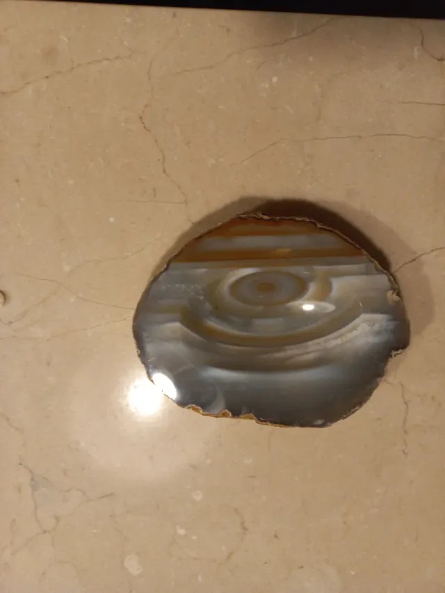 Cenicero de ágata con borde natural