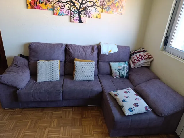 Sofá chaislongue tela morado