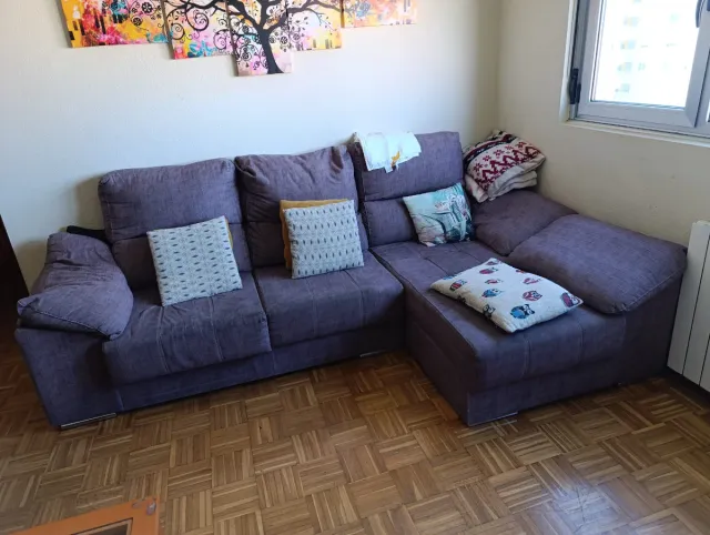 Sofá chaislongue tela morado