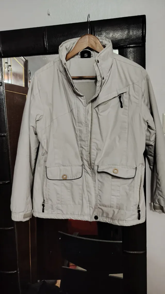 Chaqueta bien calentita en perfecto estado.