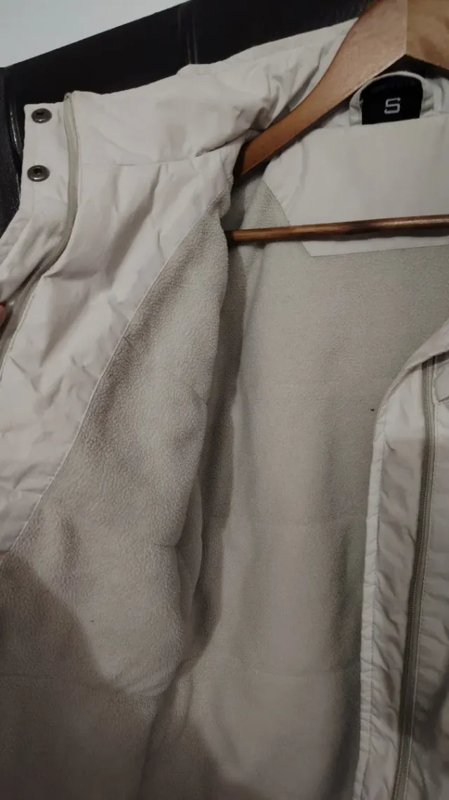 Chaqueta bien calentita en perfecto estado.