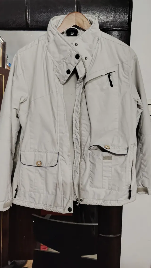 Chaqueta bien calentita en perfecto estado.