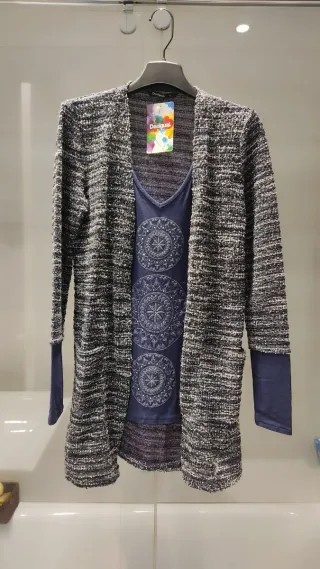 Conjunto Camiseta y Cárdigan Desigual