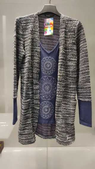 Conjunto Camiseta y Cárdigan Desigual