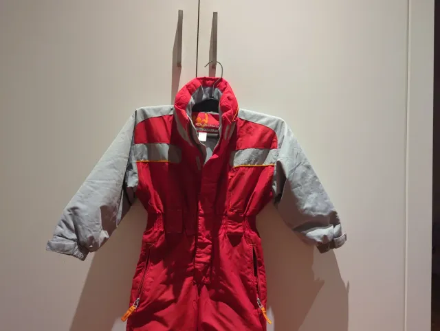 Mono de esquí infantil rojo y gris