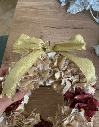 Ghirlanda decorativa stoffa beige, oro, rosso