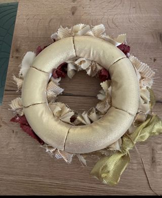 Ghirlanda decorativa stoffa beige, oro, rosso