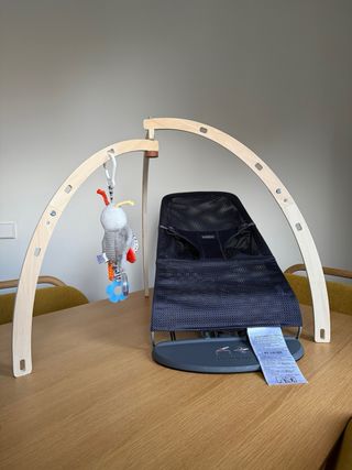 Gimnasio de madera para bebés