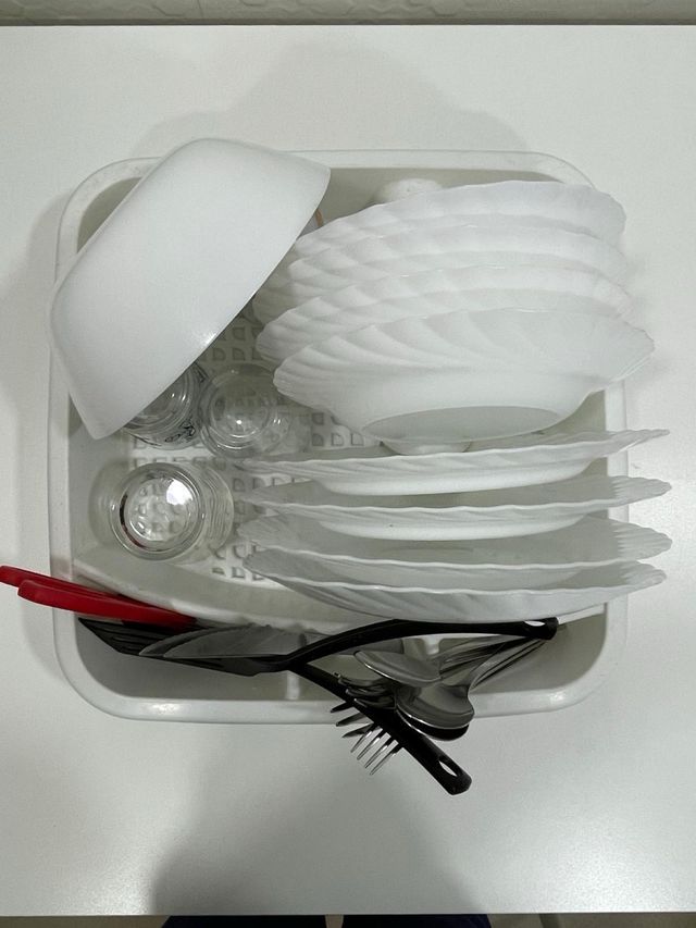 Escurreplatos de plástico blanco