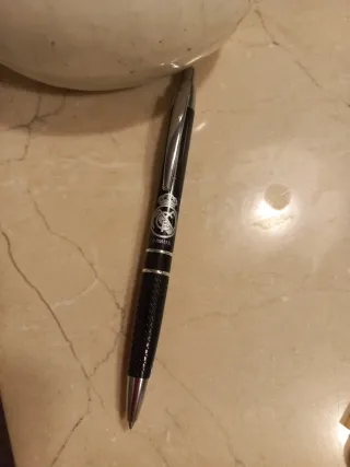 Bolígrafo Real Madrid legítimo.