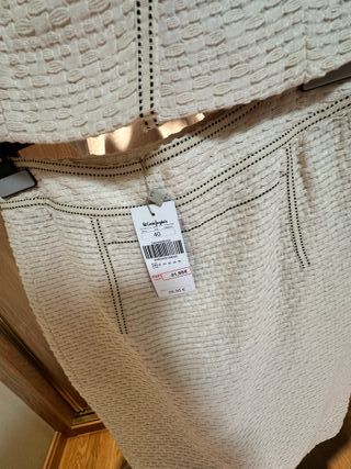 Conjunto Zendra Chaqueta y Falda Beige