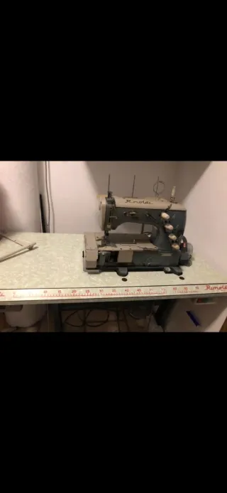 Máquina de bajos industrial y bancada