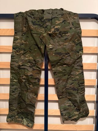 Traje de tormenta camuflaje verde pixelado
