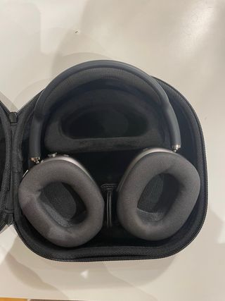 Apple AirPods Max Space Gray con funda