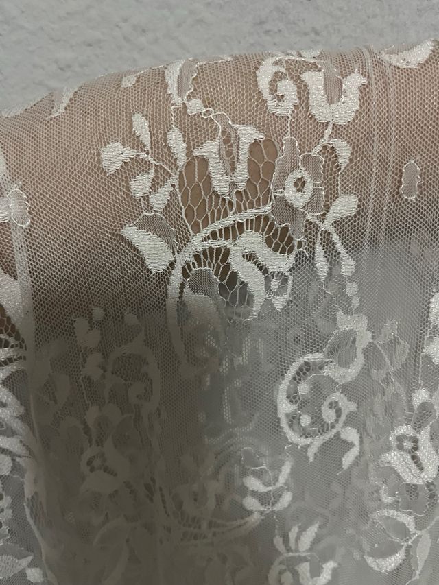 Mantilla de encaje blanco