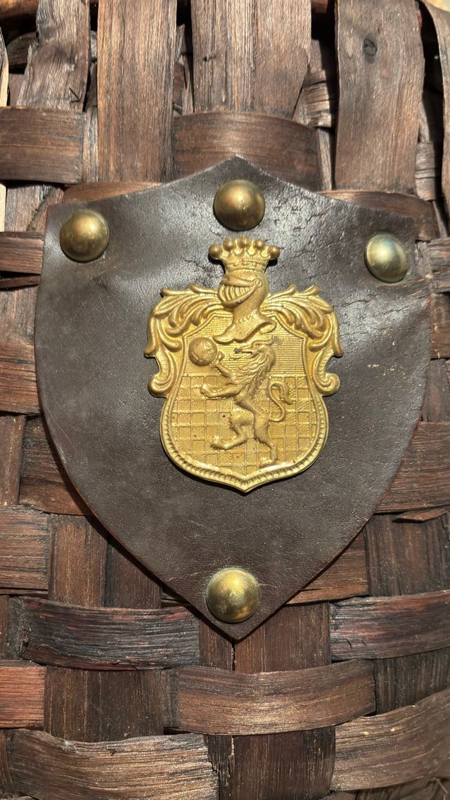 Cesto vimini con stemma