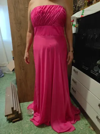 Vestido de fiesta rosa sin tirantes