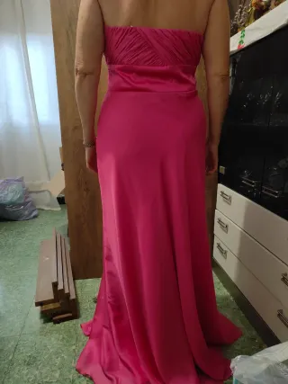 Vestido de fiesta rosa sin tirantes