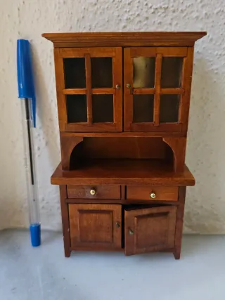 Aparador miniatura madera vitrinas cajones