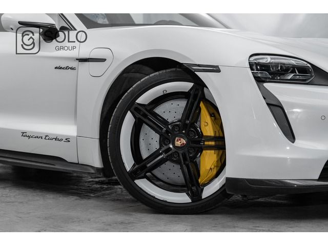 Porsche Taycan Turbo S 560 kW (761 CV)
