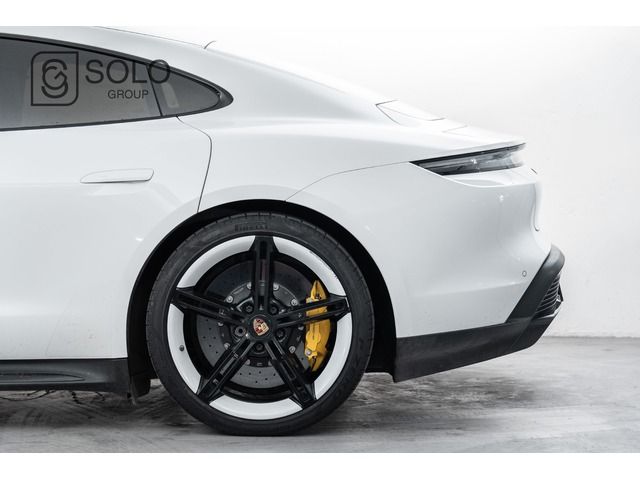 Porsche Taycan Turbo S 560 kW (761 CV)