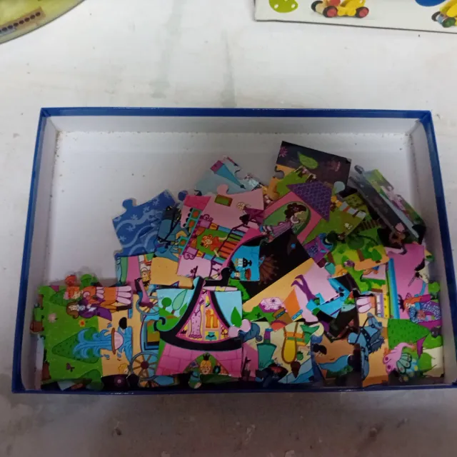 Puzzle infantil con dibujos coloridos
