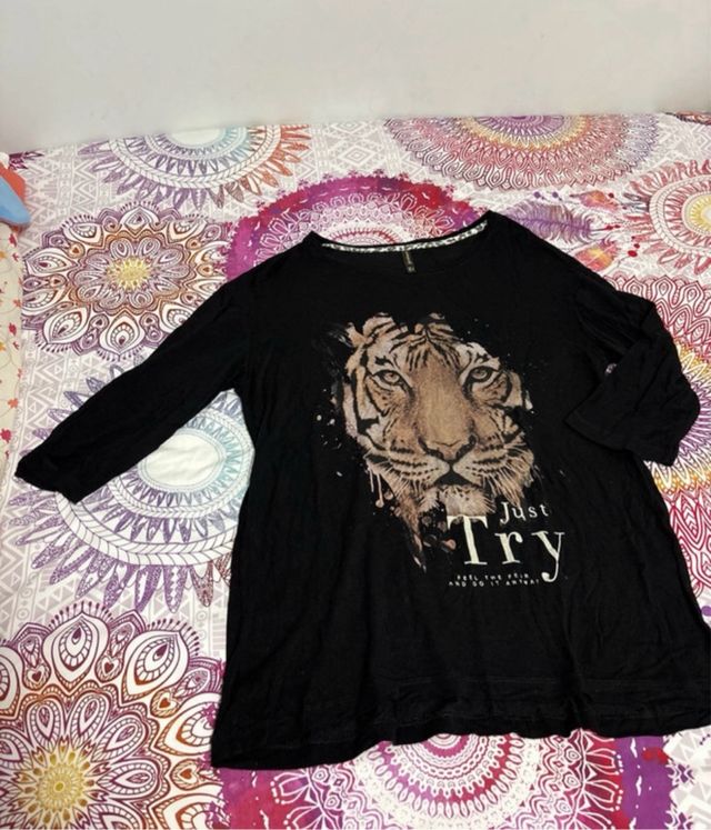 Camiseta Negra Tigre Just Try